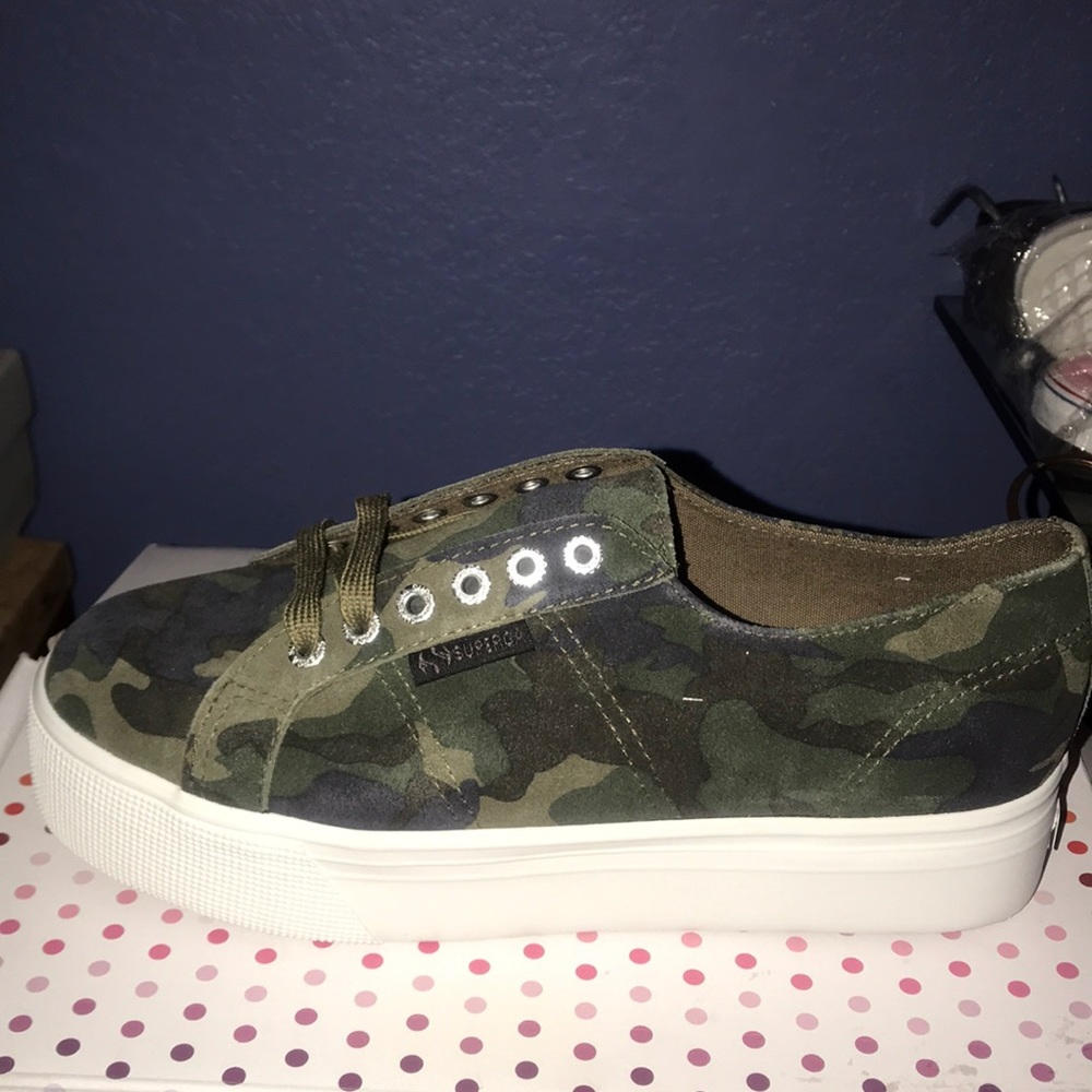 Shoe - Picture 3 of 4